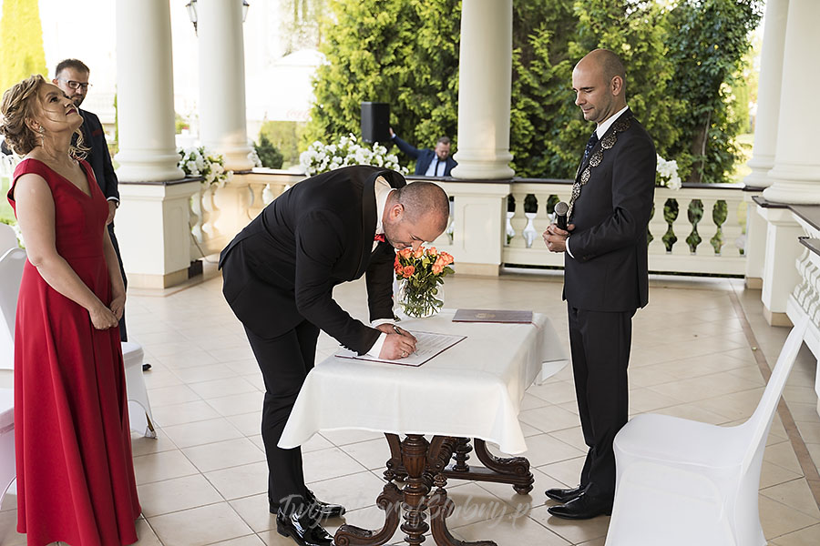ceremonia w ogrodzie palacyku otrebusy AR 0541 - fotograf na wesele