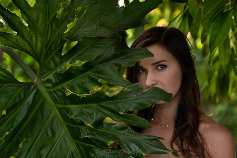 portret panny mlodej w ogrodzie botanicznymKB 021